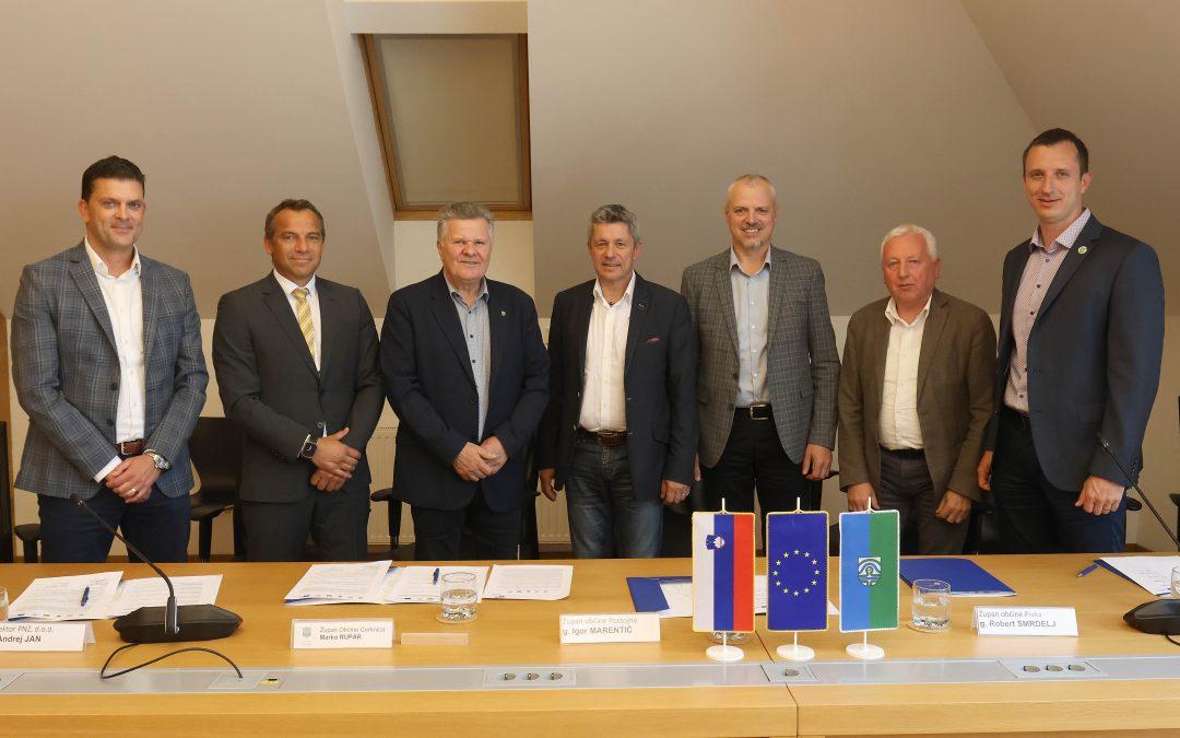 Podpis pogodbe za izdelavo občinskih celostnih prometnih strategij (OCPS) občin Cerknica, Postojna, Pivka, Loška dolina in Bloke