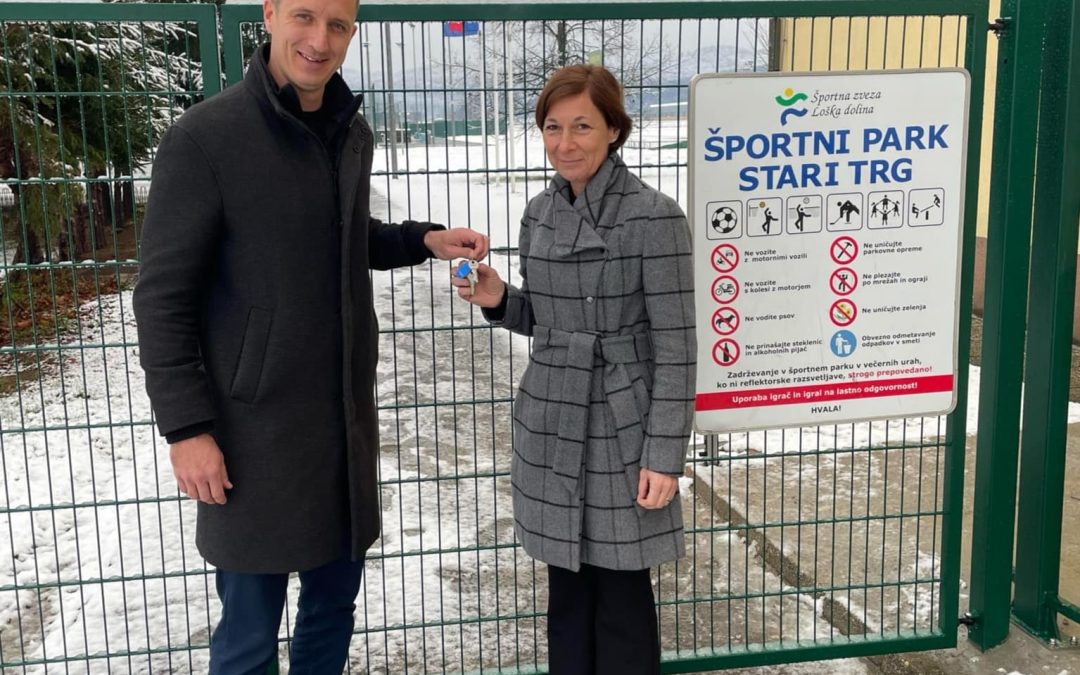 PRENOVLJENI ŠPORTNI PARK PREDAN V UPRAVLJANJE OŠ STARI TRG PRI LOŽU