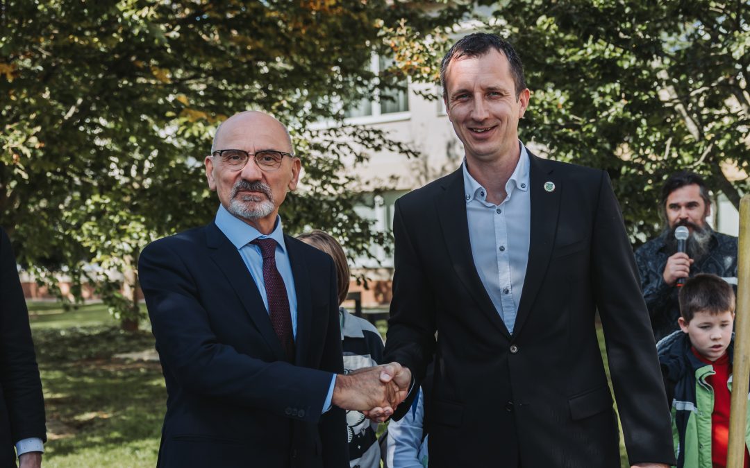 Zasaditev hrvaškega drevesa v Spominskem parku Evropske unije